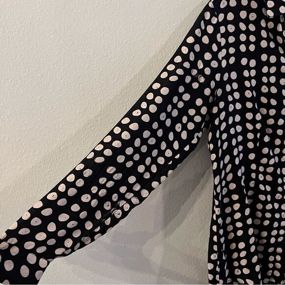 CABI Blouse Silk Black White Dots Long Sleeve Button Front Sz Small Professional - Picture 3 of 7